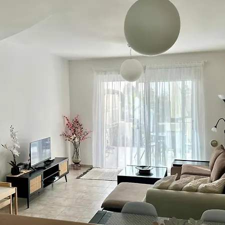 D1peyiagarden * Peyia